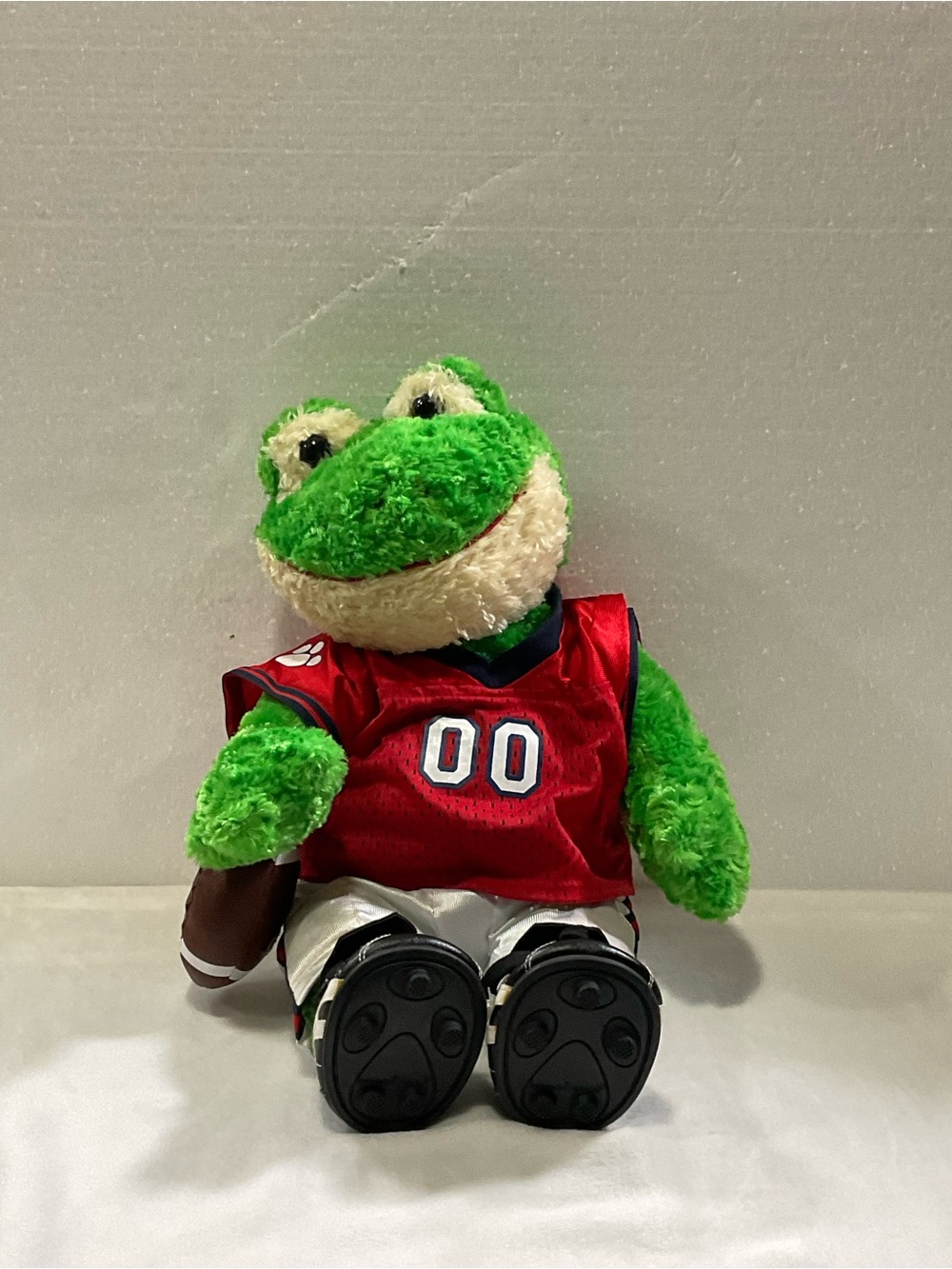 Build a Bear workshop BAB green friendly frog 18 in with football outfit plush